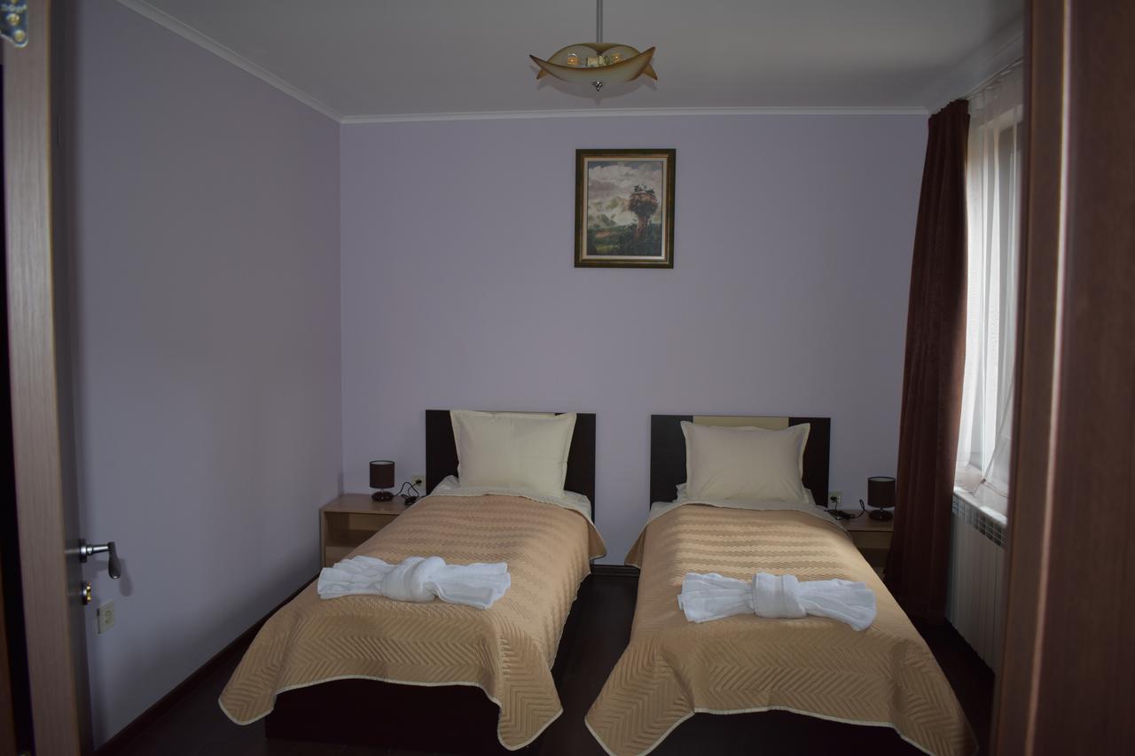 Bavaria House Hotel Говедарци Екстериор снимка