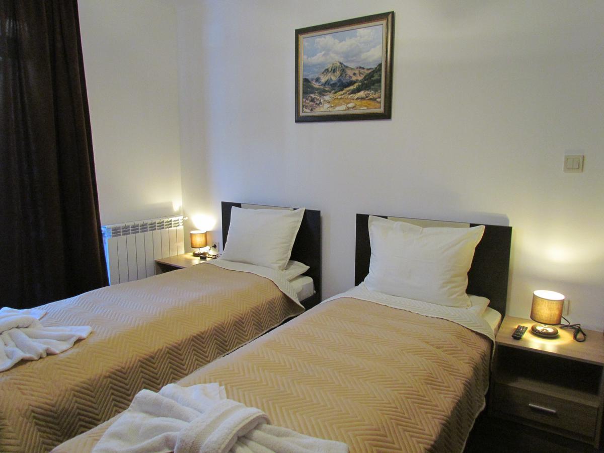 Bavaria House Hotel Говедарци Екстериор снимка